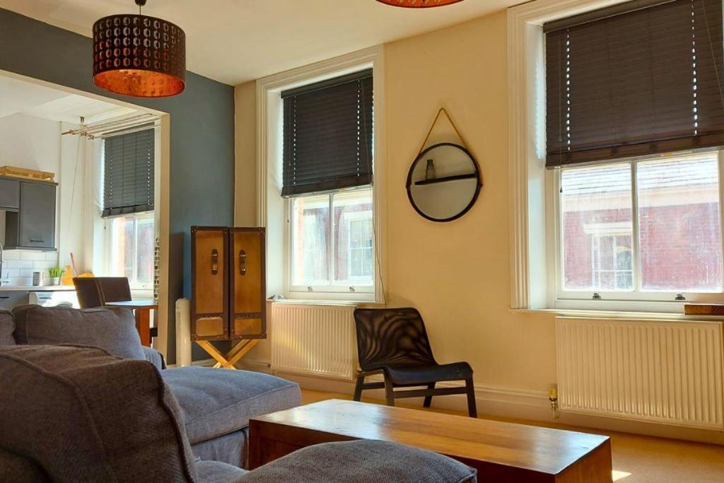 Large Studio Room In City Centre 프레스턴 외부 사진